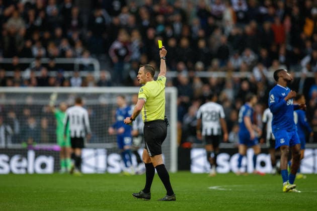 Newcastle United v Everton, Premier League Referee Stuart Attwell shows Thierno Barry of Everton a yellow card during the Premier League match between Newcastle United and Everton at St. James s Park, Newcastle, UK on 28 February 2026. Newcastle St. James s Park Tyne and Wear UK Editorial use only DataCo restrictions apply See www.football-dataco.com , Copyright: xCraigxCowanx PSI-23820-0210