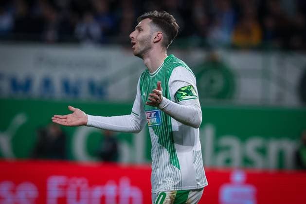 Enttaeuschung, Frust bei Branimir Hrgota 10 (Spvgg Greuther Fuerth), Spvgg Greuther Fuerth vs. FC Schalke 04, Fussball, Maenner, 2. Bundesliga, Saison 2025 2026, Rueckrunde, 24. Spieltag, 28.02.2026 DFB regulations prohibit any use of photographs as image sequences and or quasi-video Fuerth Bayern Deutschland