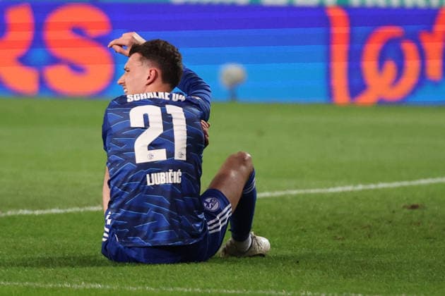 28.02.2026, xrekx, Fussball 2.Bundesliga, SpVgg Greuther Fuerth - FC Schalke 04 v.l. Dejan Ljubicic (FC Schalke 04) verletzt, Verletzung, Schmerz, Schmerzen, injured, injury, pain, pains (DFL DFB REGULATIONS PROHIBIT ANY USE OF PHOTOGRAPHS as IMAGE SEQUENCES and or QUASI-VIDEO) Fuerth