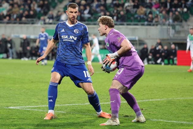 28.02.2026, xrekx, Fussball 2.Bundesliga, SpVgg Greuther Fuerth - FC Schalke 04 v.l. Edin Dzeko (FC Schalke 04) Silas Prüfrock Pruefrock (SpVgg Greuther Fuerth) (DFL DFB REGULATIONS PROHIBIT ANY USE OF PHOTOGRAPHS as IMAGE SEQUENCES and or QUASI-VIDEO) Fuerth