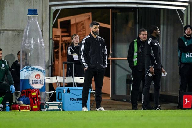 28.02.2026, Fussball, 2. Bundesliga, Saison 2025 2026, 24. Spieltag, SpVgg Greuther Fürth - FC Schalke 04, Trainer Miron Muslic (FC Schalke 04) xRHR-FOTO YYx