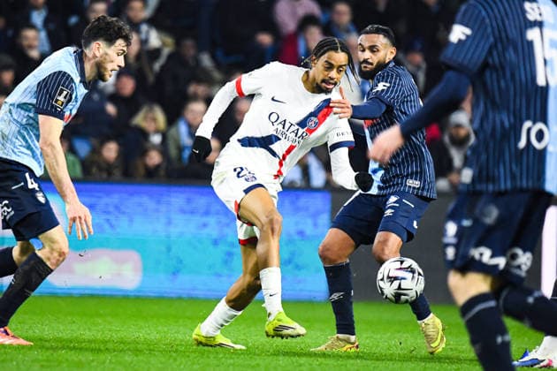 FOOTBALL : AC Le Havre vs Paris SG - Ligue 1 McDonald s - JournÃ e 24 - 28 02 2026 Bradley Barcola (Paris SG) Sofiane Boufal (AC Le Havre) Le HavreFrance  Copyright: xBaptistexAutissierx