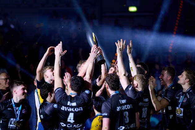 SVG Lueneburg feiert und tanzt mit dem Pokal GER, Siegerehrung, Volleyball, Zoi DVV-Pokalfinale Maenner und Frauen 2026, 28.02.2026 GER, Siegerehrung, Volleyball, Zoi DVV-Pokalfinale Maenner und Frauen 2026, 28.02.2026 Mannheim Copyright: xEibner-Pressefoto GeraldxOelze-dexStoppanyx EP_ODS