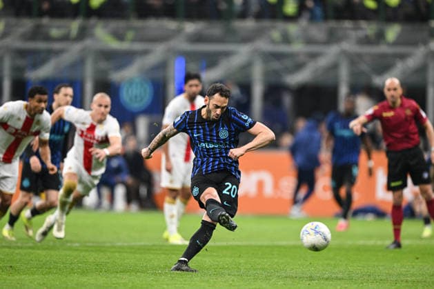 CALCIO - Serie A - Inter - FC Internazionale vs Genoa CFC Hakan Calhanoglu of Inter FC scores a penalty during the Italian Serie A football match between Inter FC and Genoa Cfc serie A match on February 28th, 2026 at Giuseppe Meazza San Siro Siro stadium in Milan, Italy Milan Italy  Copyright: xIPAxSport ABACAx