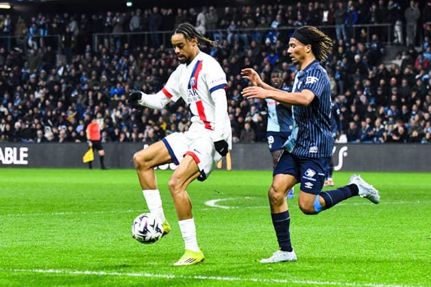 FOOTBALL : AC Le Havre vs Paris SG - Ligue 1 McDonald s - JournÃ e 24 - 28 02 2026 Bradley Barcola (Paris SG) Enzo Koffi (AC Le Havre) Le HavreFrance  Copyright: xBaptistexAutissierx