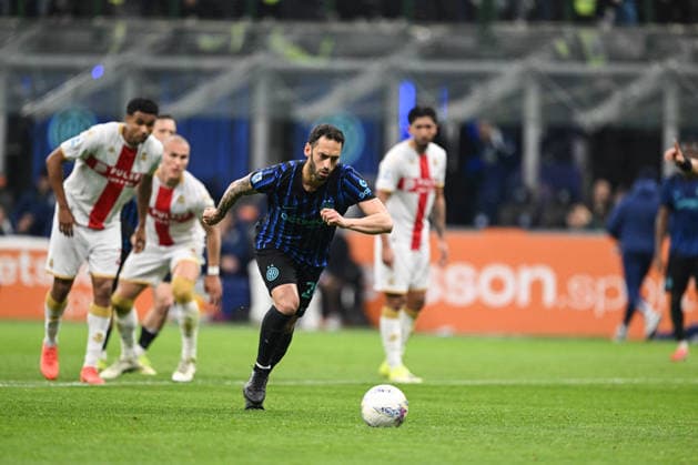 CALCIO - Serie A - Inter - FC Internazionale vs Genoa CFC Hakan Calhanoglu of Inter FC scores a penalty during the Italian Serie A football match between Inter FC and Genoa Cfc serie A match on February 28th, 2026 at Giuseppe Meazza San Siro Siro stadium in Milan, Italy Milan Italy  Copyright: xIPAxSport ABACAx