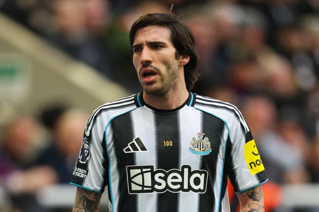 Newcastle United v Everton, Premier League Sandro Tonali Of Newcastle United ( close up of his shirt with 100) for his 100th appearance during the Newcastle United v Everton Premier League match at St. James Park, Newcastle Upon Tyne, England on 28 February 2026 Credit: Lee Keuneke Every Second Media Editorial use only. All images are copyright Every Second Media Limited. No images may be reproduced without prior permission. All rights reserved. Premier League and Football League images are subject to licensing agreements with Football DataCo Limited. see https: www.football-dataco.com Copyright: xIMAGO EveryxSecondxMediax ESM-1827-0211 LeexKeunekex xEveryxSecondxMediax