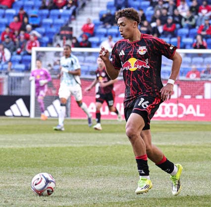 February 28, 2026, Harrison, New Jersey, USA: New York Red Bulls forward Julian Hall (16) controls the ball at Sports Illustrated Stadium. Harrison USA - ZUMAs325 20260228_zsp_s325_061 Copyright: xJessxStilesx