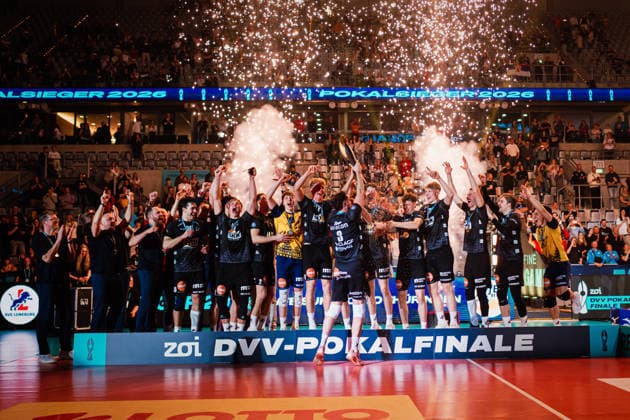 DVV-Pokal VfB Friedrichshafen - SVG Lüneburg 28.02.2026 Siegerehrung SVG Lüneburg, Siegerfoto; Volleyball, Zoi DVV-Pokalfinale: VfB Friedrichshafen vs. SVG Lüneburg am 28.02.2026 in der SAP-Arena, Mannheim Copyright: xBEAUTIFULxSPORTS Tonhäuserx