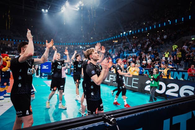 DVV-Pokal VfB Friedrichshafen - SVG Lüneburg 28.02.2026 SVG Lüneburg gewinnt den allerersten Titelgewinn und feiert, hier Daniel Gruvaeus (SVG Lüneburg, 2); Volleyball, Zoi DVV-Pokalfinale: VfB Friedrichshafen vs. SVG Lüneburg am 28.02.2026 in der SAP-Arena, Mannheim Copyright: xBEAUTIFULxSPORTS Tonhäuserx