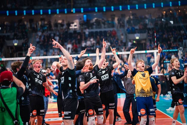 DVV-Pokal VfB Friedrichshafen - SVG Lüneburg 28.02.2026 SVG Lüneburg gewinnt den allerersten Titelgewinn und feiert; Volleyball, Zoi DVV-Pokalfinale: VfB Friedrichshafen vs. SVG Lüneburg am 28.02.2026 in der SAP-Arena, Mannheim Copyright: xBEAUTIFULxSPORTS Tonhäuserx