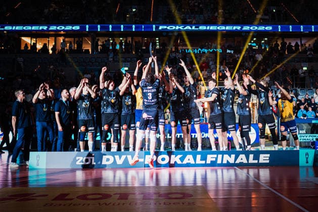 DVV-Pokal VfB Friedrichshafen - SVG Lüneburg 28.02.2026 Siegerehrung SVG Lüneburg, Siegerfoto; Volleyball, Zoi DVV-Pokalfinale: VfB Friedrichshafen vs. SVG Lüneburg am 28.02.2026 in der SAP-Arena, Mannheim Copyright: xBEAUTIFULxSPORTS Tonhäuserx