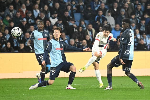 Le Havre Athletic Club v Paris Saint-Germain - Ligue 1 McDonald s 2025 2026 15 Ayumu SEKO (hac) - 26 Simon EBONOG (hac) - 19 Lucas GOURNA DOUATH (hac) - 19 Lee KANG IN (psg) during the Ligue 1 McDonald s match between Le Havre and Paris at Stade Oceane on February 28, 2026 in Le Havre, France. Le Havre France  Copyright: xFEPx 776348301