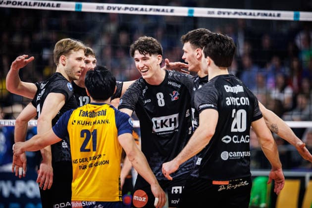 28.02.2026, SAP Arena, Mannheim Volleyball, DVV-Pokal Finale, VfB Friedrichshafen vs. SVG Lüneburg Lueneburg Jubel Sho Takahashi ( 21 Lueneburg), Daniel Gruvaeus ( 2 Lueneburg), Santeri Välimaa Vaelimaa ( 12 Lueneburg), Cole Matthew Young ( 8 Lueneburg), Christopher Byam ( 4 Lueneburg), Ethan Champlin ( 20 Lueneburg)