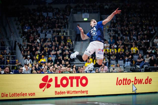 28.02.2026, SAP Arena, Mannheim Volleyball, DVV-Pokal Finale, VfB Friedrichshafen vs. SVG Lüneburg Lueneburg Service Aufschlag Jonas Peter van Huizen ( 24 Friedrichshafen) Lotto Baden Württemberg