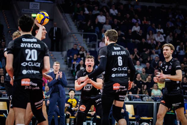 28.02.2026, SAP Arena, Mannheim Volleyball, DVV-Pokal Finale, VfB Friedrichshafen vs. SVG Lüneburg Lueneburg Jubel Ethan Champlin ( 20 Lueneburg), Cole Matthew Young ( 8 Lueneburg), Axel Valentin Enlund ( 17 Lueneburg), Santeri Välimaa Vaelimaa ( 12 Lueneburg), Jackson Clifford Howe ( 6 Lueneburg), Daniel Gruvaeus ( 2 Lueneburg)