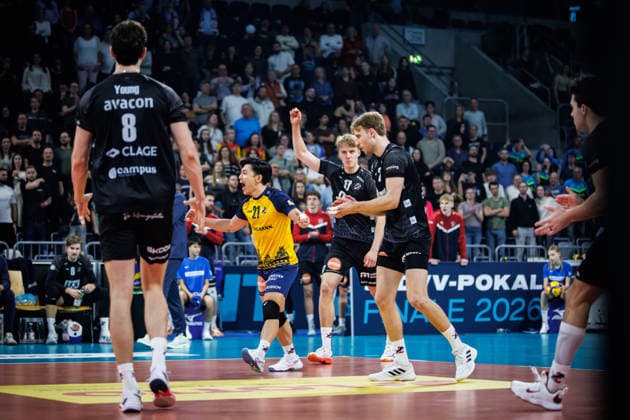 28.02.2026, SAP Arena, Mannheim Volleyball, DVV-Pokal Finale, VfB Friedrichshafen vs. SVG Lüneburg Lueneburg Jubel Cole Matthew Young ( 8 Lueneburg), Sho Takahashi ( 21 Lueneburg), Axel Valentin Enlund ( 17 Lueneburg), Daniel Gruvaeus ( 2 Lueneburg)