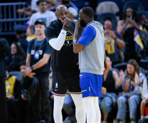 NBA, Basketball Herren, USA Pregame of Los Angeles Lakers vs Golden State Warriors in San Francisco SAN FRANCISCO, CALIFORNIA - FEBRUARY 28: LeBron James of Lakers and Draymond Green of Warriors chat before the NBA game 31 between Los Angeles Lakers and Golden State Warriors in San Francisco at Chase Center on February 28, 2026 in San Francisco, California, United States. Tayfun Coskun Anadolu California United States. Editorial use only. Please get in touch for any other usage.  Copyright: x2026xAnadoluxTayfunxCoskunx