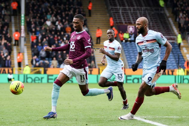 Jaidon Anthony (11 Burnley) controls the ball during the Premier League match between Burnley and Brentford at Turf Moor in Burnley, England on 28th February 2026. Copyright: xSeanxChandlerx xSPPx Sportspressphoto_SPR98984