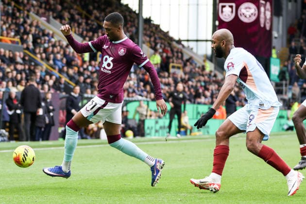 Jaidon Anthony (11 Burnley) controls the ball during the Premier League match between Burnley and Brentford at Turf Moor in Burnley, England on 28th February 2026. Copyright: xSeanxChandlerx xSPPx Sportspressphoto_SPR98985