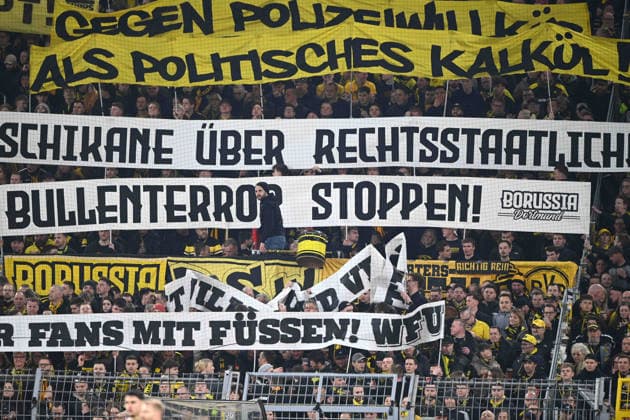 Spruchbanner der Fans von Borussia Dortmund, Protest gegen polizeiliche Massnahmen, Fussball 1. Bundesliga, 24.Spieltag, matchday24, Borussia Dortmund (DO) - FC Bayern Muenchen (M) 2-3 am 28.02.2026 in Dortmund Deutschland. DFL regulations prohibit any use of photographs as image sequences and or quasi-video Â *** Borussia Dortmund fans banner, protest against police measures, Football 1 Bundesliga, 24 Matchday, matchday24, Borussia Dortmund DO FC Bayern Muenchen M 2 3 on 28 02 2026 in Dortmund Germany DFL regulations prohibit any use of photographs as image sequences and or quasi video Â