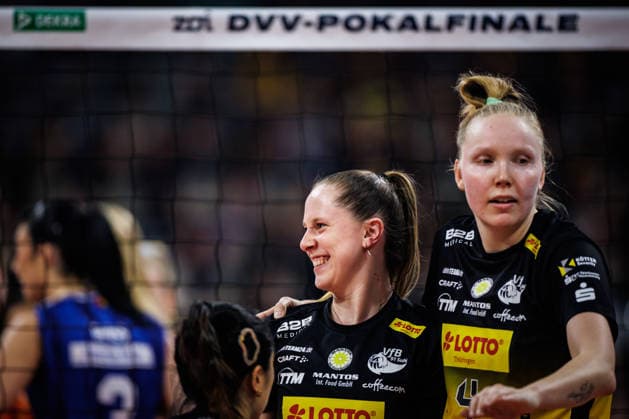 28.02.2026, SAP Arena, Mannheim Volleyball, DVV-Pokal Finale, VfB Suhl LOTTO Thüringen Thueringen vs. Allianz MTV Stuttgart Lara Nagels ( 3 Suhl), Roosa Laakonen ( 4 Suhl)