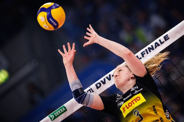 28.02.2026, SAP Arena, Mannheim Volleyball, DVV-Pokal Finale, VfB Suhl LOTTO Thüringen Thueringen vs. Allianz MTV Stuttgart Zuspiel Lara Nagels ( 3 Suhl)