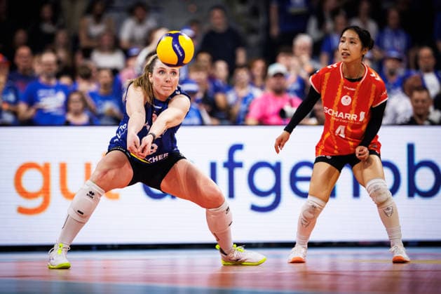 28.02.2026, SAP Arena, Mannheim Volleyball, DVV-Pokal Finale, VfB Suhl LOTTO Thüringen Thueringen vs. Allianz MTV Stuttgart Annahme Eleanor Joyce Holthaus ( 8 Stuttgart), Yurika Bamba ( 4 Stuttgart)