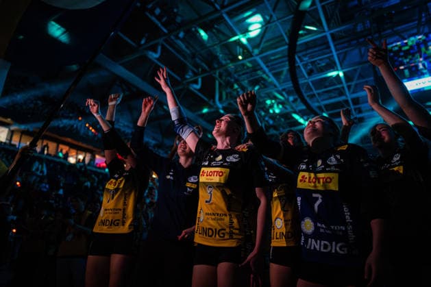 DVV-Pokal VfB Suhl Lotto Thüringen - Allianz MTV Stuttgart 28.02.2026 Lara Nagels (VfB Suhl LOTTO Thüringen, 3) zum Pokalgewinn; Volleyball, Zoi DVV-Pokalfinale: VfB Suhl LOTTO Thüringen vs. Allianz MTV Stuttgart am 28.02.2026 in der SAP-Arena, Mannheim Copyright: xBEAUTIFULxSPORTS Tonhäuserx