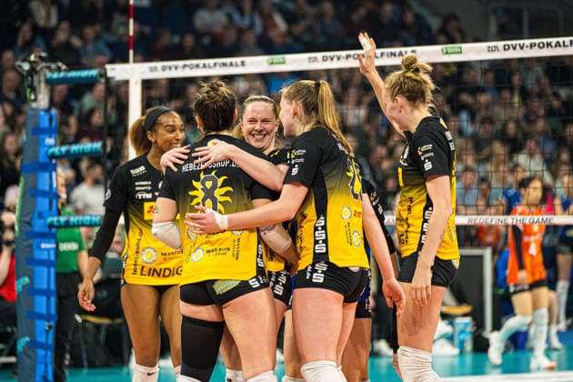 Volleyball I Frauen I Saison 2025-2026 I Zoi DVV-Pokalfinale I VfB Suhl LOTTO Thüringen - Allianz MTV Stuttgart I 28.02.2026 Jubel Freude Mannschaft VfB Suhl LOTTO Thüringen, 1 Copyright: xLobeca Björn-OlexKehmx