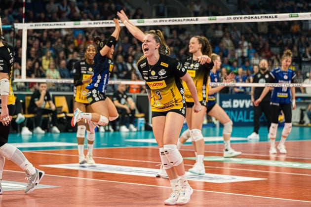 Volleyball I Frauen I Saison 2025-2026 I Zoi DVV-Pokalfinale I VfB Suhl LOTTO Thüringen - Allianz MTV Stuttgart I 28.02.2026 Jubel Freude Euphorie Lara Nagels (VfB Suhl LOTTO Thüringen, 3) Copyright: xLobeca Björn-OlexKehmx