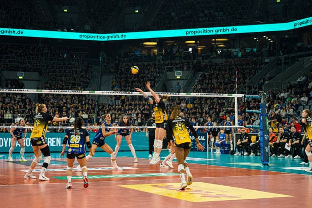 Volleyball I Frauen I Saison 2025-2026 I Zoi DVV-Pokalfinale I VfB Suhl LOTTO Thüringen - Allianz MTV Stuttgart I 28.02.2026 Zuspiel Lara Nagels (VfB Suhl LOTTO Thüringen, 3) Copyright: xLobeca Björn-OlexKehmx