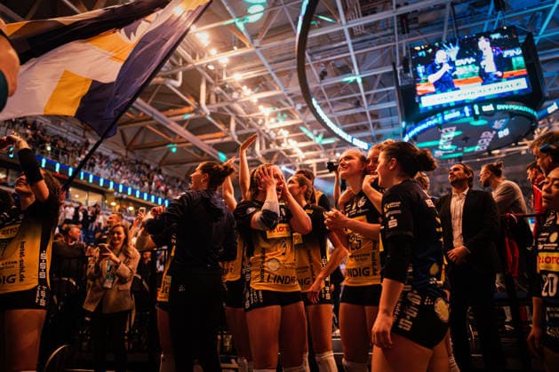 DVV-Pokal VfB Suhl Lotto Thüringen - Allianz MTV Stuttgart 28.02.2026 Lara Nagels (VfB Suhl LOTTO Thüringen, 3) jubelt mit erschreckenden Gesicht zum Pokalgewinn; Volleyball, Zoi DVV-Pokalfinale: VfB Suhl LOTTO Thüringen vs. Allianz MTV Stuttgart am 28.02.2026 in der SAP-Arena, Mannheim Copyright: xBEAUTIFULxSPORTS Tonhäuserx