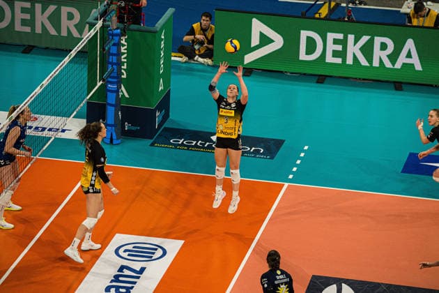 Volleyball I Frauen I Saison 2025-2026 I Zoi DVV-Pokalfinale I VfB Suhl LOTTO Thüringen - Allianz MTV Stuttgart I 28.02.2026 Zuspiel Lara Nagels (VfB Suhl LOTTO Thüringen, 3) Copyright: xLobeca Björn-OlexKehmx