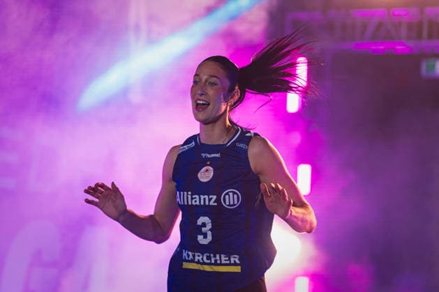 DVV-Pokal VfB Suhl Lotto Thüringen - Allianz MTV Stuttgart 28.02.2026 Jasmine Gross (3, Allianz MTV Stuttgart) läuft ein; Volleyball, Zoi DVV-Pokalfinale: VfB Suhl LOTTO Thüringen vs. Allianz MTV Stuttgart am 28.02.2026 in der SAP-Arena, Mannheim Copyright: xBEAUTIFULxSPORTS Tonhäuserx