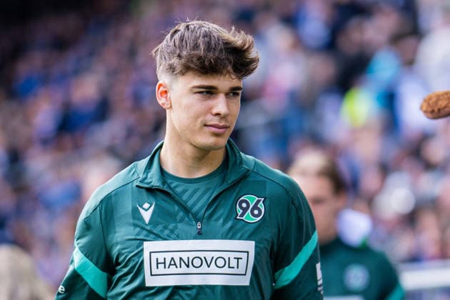 Fußball, Noah Weißhaupt wechselt zum SV Darmstadt, Archivbilder 28.02.2026 - Fußball, 2025 2026, 2. Bundesliga, 24. Spieltag, DSC Arminia Bielefeld - Hannover 96: Noah Weißhaupt (Hannover) DFL REGULATIONS PROHIBIT ANY USE OF PHOTOGRAPHS AS IMAGE SEQUENCES AND OR QUASI-VIDEO. *** 28 02 2026 Soccer, 2025 2026, 2 Bundesliga, 24 Matchday, DSC Arminia Bielefeld Hannover 96 Noah Weißhaupt Hannover DFL REGULATIONS PROHIBIT ANY USE OF PHOTOGRAPHS AS IMAGE SEQUENCES AND OR QUASI VIDEO