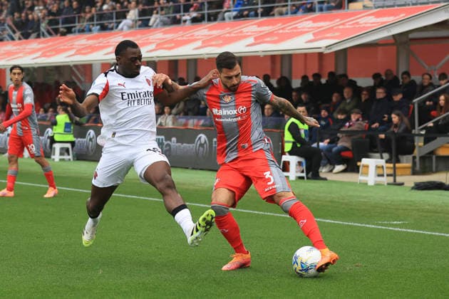 March 1, 2026, Cremona: US Cremonese s Giuseppe Pezzella battles for the ball with AC Milan s Youssouf Fofana during the italian soccer,Serie A match between US Cremonese vs AC Milan on March 01, 2026 at the Giovanni Zini stadium in Cremona, Italy. ANSA Serie A: Cremonese-Milan  - ZUMAa110 20260301_zaf_a110_093 Copyright: xDavidexCasentinix