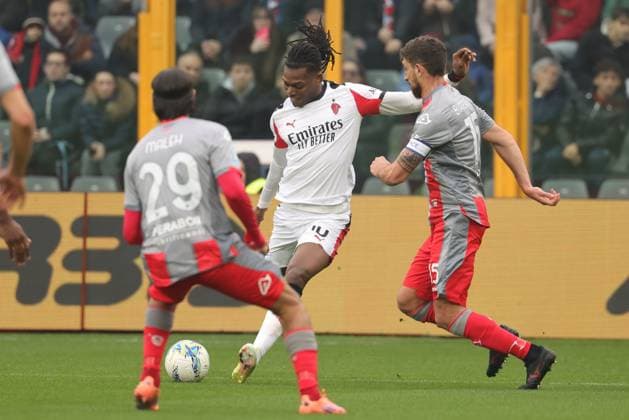 Milan s Rafael Leao in action during the Serie A soccer match between Cremonese and Milan at the Giovanni Zini Stadium in Cremona Italy - Sunday, 1 march 2026. - Soccer .  Copyright: xAlbertoxMariani LaPressex