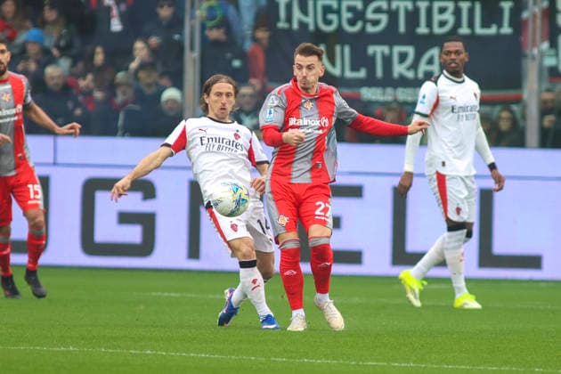March 1, 2026, Cremona: AC Milan s Luka Modric competes for the ball with AC Milan s David Odogu during the italian soccer,Serie A match between US Cremonese vs AC Milan on March 01, 2026 at the Giovanni Zini stadium in Cremona, Italy. ANSA Serie A: Cremonese-Milan  - ZUMAa110 20260301_zaf_a110_100 Copyright: xDavidexCasentinix
