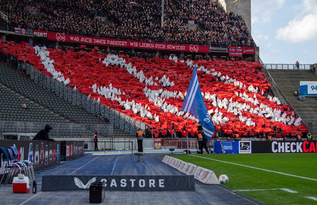 Fussball, Herren, Saison 2025 2026, 2. Bundesliga (24. Spieltag), Hertha BSC - 1. FC Nürnberg, Fans von Nürnberg mit Choreografie im Gästeblock, 01.03. 2026,
