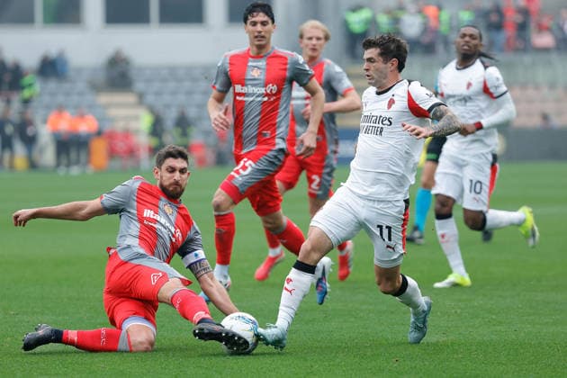 CALCIO - Serie A - US Cremonese vs AC Milan Christian Pulisic of AC Milan under pressure from Matteo Bianchetti of US Cremonese during the match of 6th day of the Serie A Championship between US Cremonese vs AC Milan at the Giovanni Zini Stadium on 1 March 2026 in Cremona, CR. Cremona Italy  Copyright: xIPAxSport ABACAx