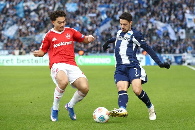 01.03.2026, xtgx, Fussball - 2.Bundesliga Hertha BSC Berlin - 1.FC Nuernberg emspor, v.l. Rabby Nzingoula (Nuernberg, 22), Josip Brekalo (Hertha, 7) Zweikampf, Duell, Kampf, tackle (DFL DFB REGULATIONS PROHIBIT ANY USE OF PHOTOGRAPHS as IMAGE SEQUENCES and or QUASI-VIDEO) Berlin