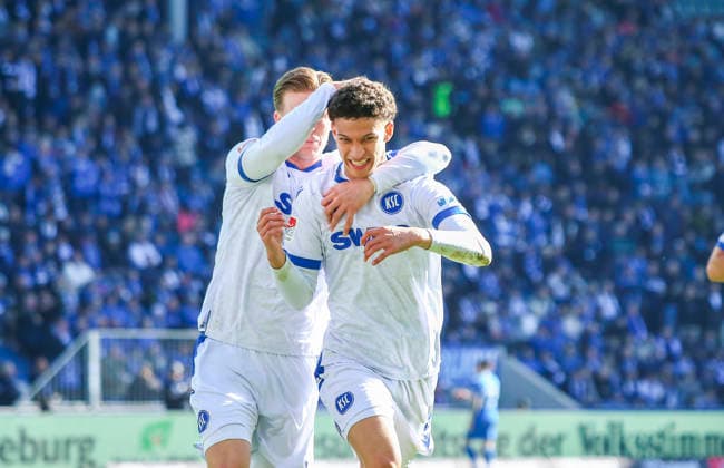 Deutschland: Fussball 2.Bundesliga 2025 2026, 24. Spieltag -1. FC Magdeburg vs Karlsruher SC - Avnet Arena Stadion (Magdeburg): Tor und Torjubel zum Louey Ben Farhat (Karlsruher SC, 19) Geste, Gestik, Emotion Freude, Emotionen, Jubel Magdeburg *** Germany Soccer 2 Bundesliga 2025 2026, 24 Matchday 1 FC Magdeburg vs Karlsruher SC Avnet Arena Stadion Magdeburg Goal and goal celebration for Louey Ben Farhat Karlsruher SC, 19 Gesture, gesture, emotion joy, emotions, cheering Magdeburg Copyright: xAymanxAlahmedx