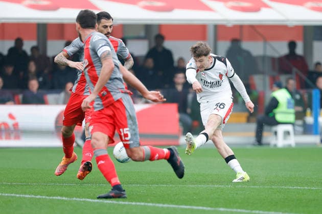 Alexis Saelemaekers of AC Milan shoots at goal during the match of 6th day of the Serie A Championship between US Cremonese vs AC Milan at the Giovanni Zini Stadium on 1 March 2026 in Cremona, CR.  Copyright: xEmanuelexPennacchio IPAxSportx xipa-agency.netx xx IPA_72212223 IPA_Agency_IPA72212223