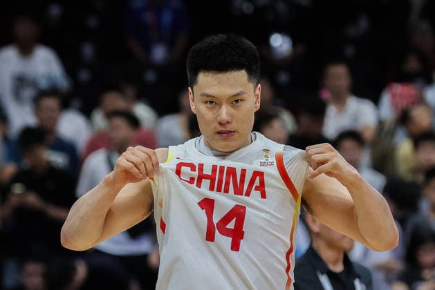 (260301) -- PASAY CITY, March 1, 2026 -- Li Hongquan of China celebrates after winning the match between China and Chinese Taipei at the FIBA World Cup Asian Qualifiers in Pasay City, the Philippines, on March 1, 2026. ) (SP)PHILIPPINES-PASAY CITY-FIBA WORLD CUP-ASIAN QUALIFIERS ROUELLExUMALI 