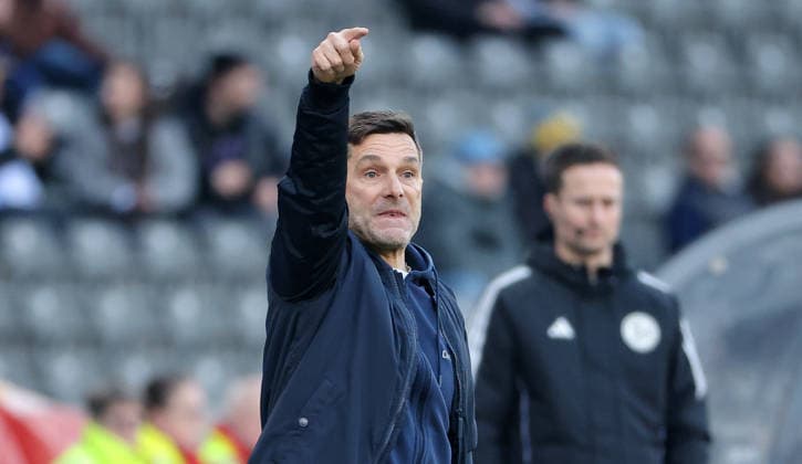 Trainer Stefan Leitl gibt Anweisungen Aktion Oberkörper Fußball Fussball DFL 2. Bundesliga Herren 24. Spieltag Saison 2025 2026 01.03.2026 Hertha BSC Berlin vs. 1.FC Nürnberg FCN DFL regulations prohibit any use of photographs as image sequences and or quasi-video