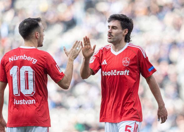 Fussball, Herren, Saison 2025 2026, 2. Bundesliga (24. Spieltag), Hertha BSC - 1. FC Nürnberg, v.l. Julian Justvan (Nürnberg), Tom Baack (Nürnberg), Jubel nach Tor zum 1:1, 01.03. 2026,