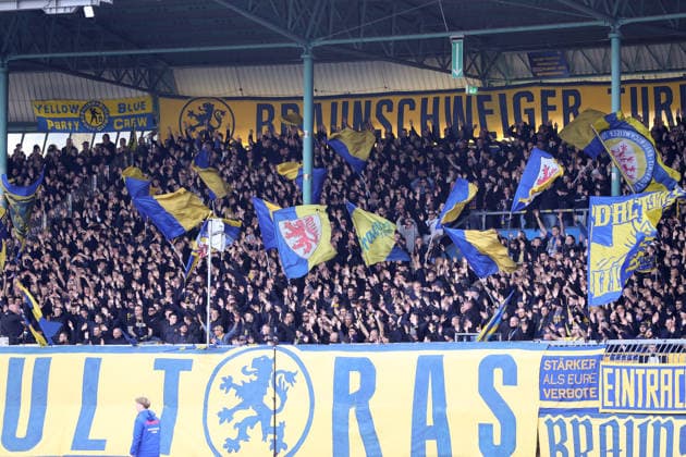 Braunschweig vs. Münster, 2. BL Braunschweig, 01.03.2026, Fußball, Herren, 2. BL, Saison 2025 2026, Eintracht Braunschweig vs. SC Preußen Münster: Fankurve (DFL DFB REGULATIONS PROHIBIT ANY USE OF PHOTOGRAPHS as IMAGE SEQUENCES and or QUASI-VIDEO) Stadion an der Hamburger Straße Niedersachsen Deutschland