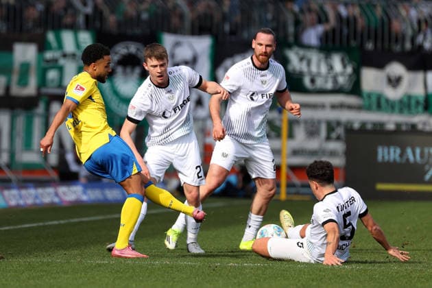 Braunschweig vs. Münster, 2. BL Braunschweig, 01.03.2026, Fußball, Herren, 2. BL, Saison 2025 2026, Eintracht Braunschweig vs. SC Preußen Münster: Leon Bell Bell (Eintracht Braunschweig), Jano Ter Horst (Münster), Yassine Bouchama (Münster), Jannis Heuer (Münster) (DFL DFB REGULATIONS PROHIBIT ANY USE OF PHOTOGRAPHS as IMAGE SEQUENCES and or QUASI-VIDEO) Stadion an der Hamburger Straße Niedersachsen Deutschland