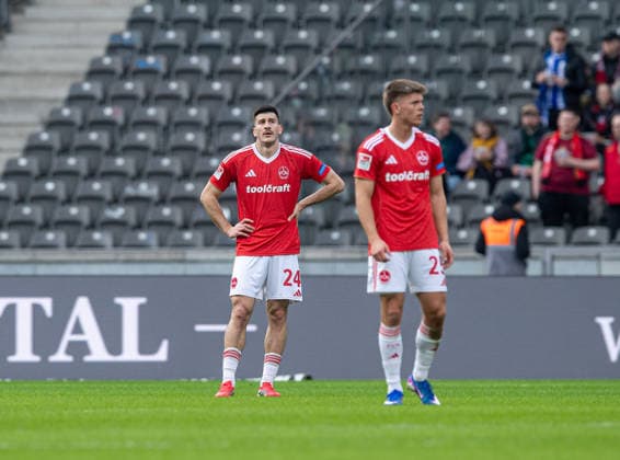 Fussball, Herren, Saison 2025 2026, 2. Bundesliga (24. Spieltag), Hertha BSC - 1. FC Nürnberg, v.l. Luka Lochoshvili (Nürnberg), Finn Becker (Nürnberg), Enttäuschung nach Gegentor zum 1:0, 01.03. 2026,